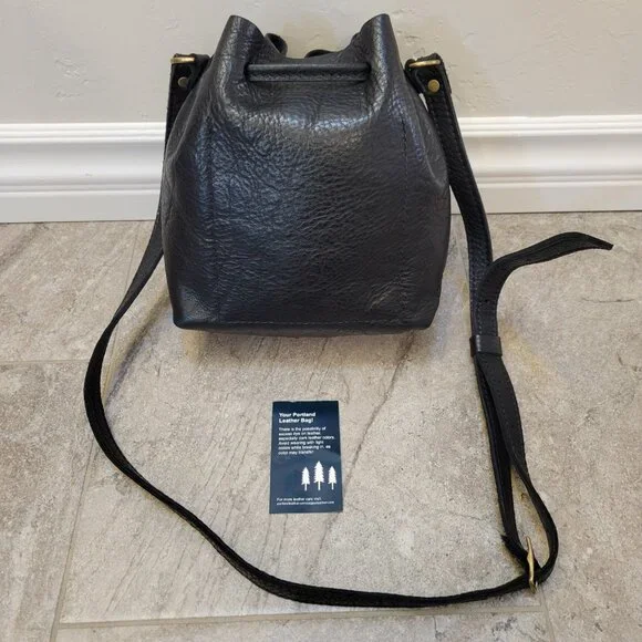 Portland Leather Pebbled Black Bucket Bag - Picture 4 of 8